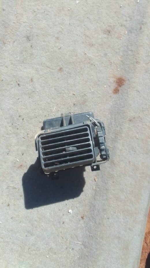 Fiat Uno Right Dash Airvent - Used Fiat Uno Right Dash Airvent – Used – main product image