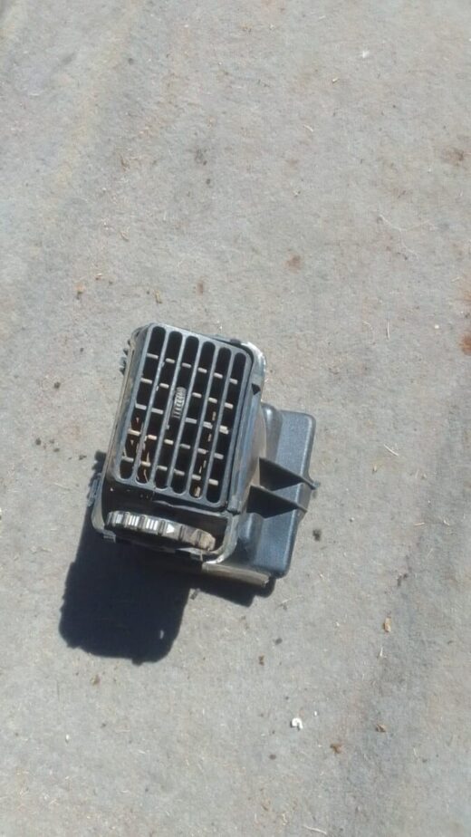 Fiat Uno Dash Airvent - Used Fiat Uno Dash Airvent – Used – main product image