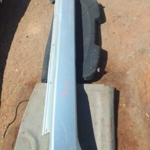 2006 BMW E60 Left Side Skirt – Used – main product image