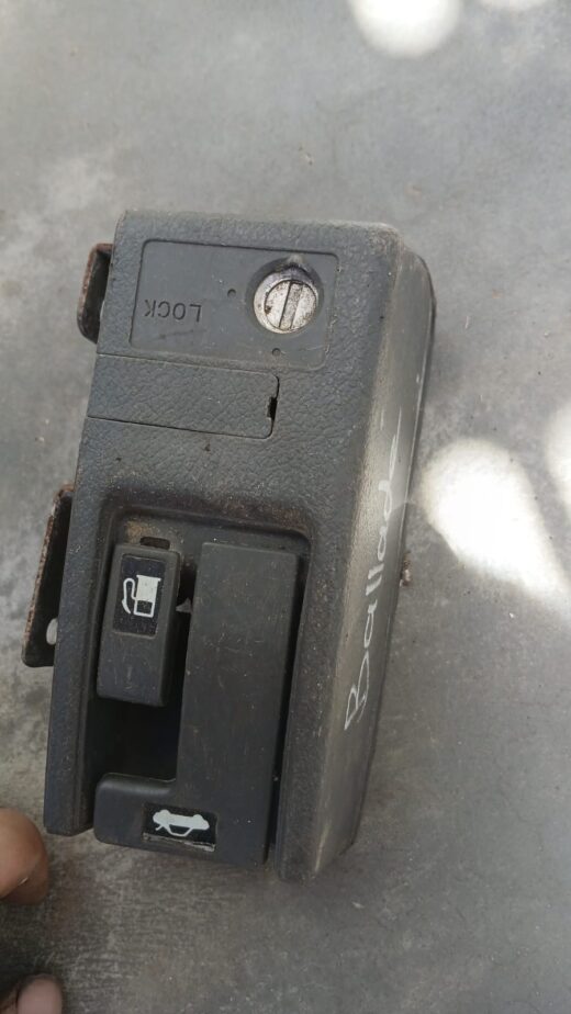 1995 Honda Ballade Bonnet &Amp; Fuel Flap Lever 1995 Honda Ballade Bonnet & Fuel Flap Lever
