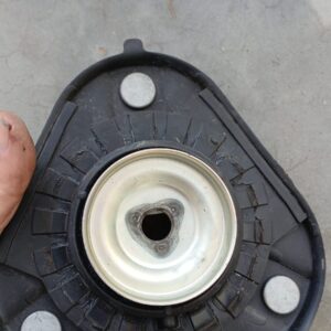 48609F402 Toyota Right Top Shock Mouting – main product image