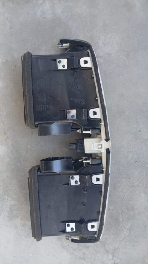 2016 NISSAN QASHQAI /XTRAIL VENT,TRIM AND HAZARD SWITCH – side angle