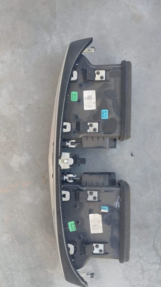 2016 NISSAN QASHQAI /XTRAIL VENT,TRIM AND HAZARD SWITCH – close-up detail