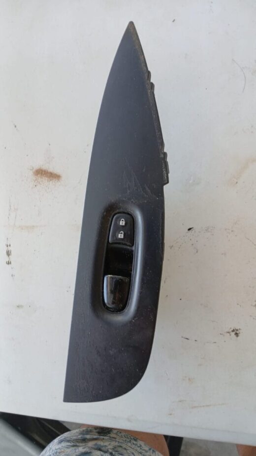 1541D268-Ceb5-4Ff3-9B93-A528Fbdf592C 2016 Nissan Qashqai L/f window switch – main product image