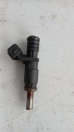 BMW X3 E83 2.5si Fuel Injector – close-up detail