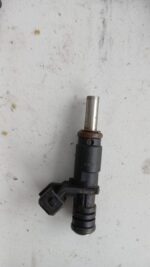 BMW X3 E83 2.5si Fuel Injector – side angle