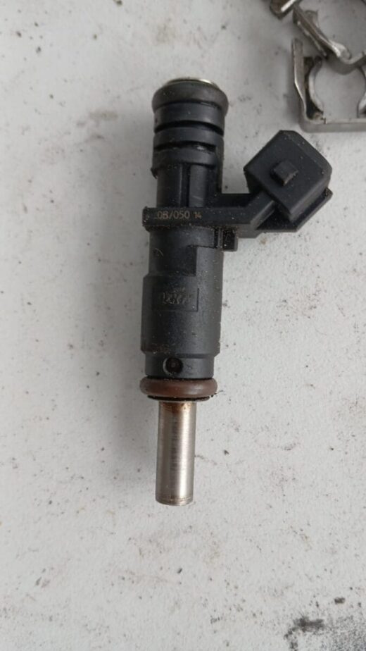 BMW X3 E83 2.5si Fuel Injector – installed view