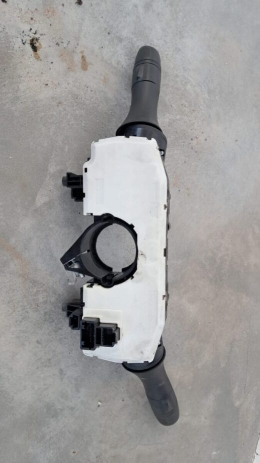 2015 Nissan Qashqai Combination Switch – front view