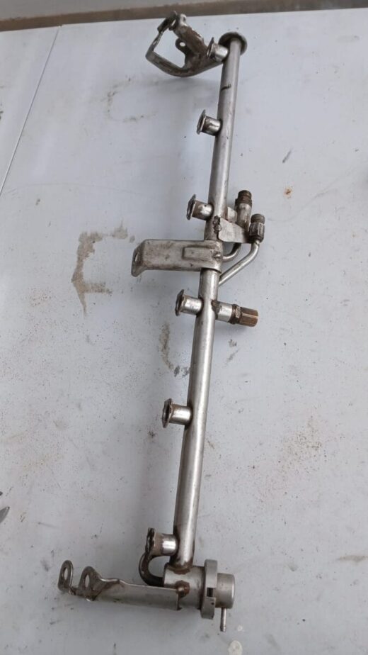 Whatsapp Image 2025-03-03 At 12.10.17 (2) 93 96 Mercedes R129 SL320 E320 S320 Fuel Rail 1040701395 – main product image