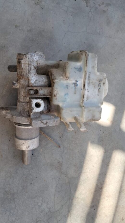 Bmw E39 528I Brake Master Cylinder - Used Part | 7-Day Return Guarantee Bmw E39 528i Brake Master Cylinder - Used Part | 7-Day Return Guarantee