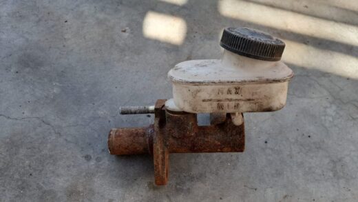 Mazda 323 B3 Clutch Master Cylinder – front view