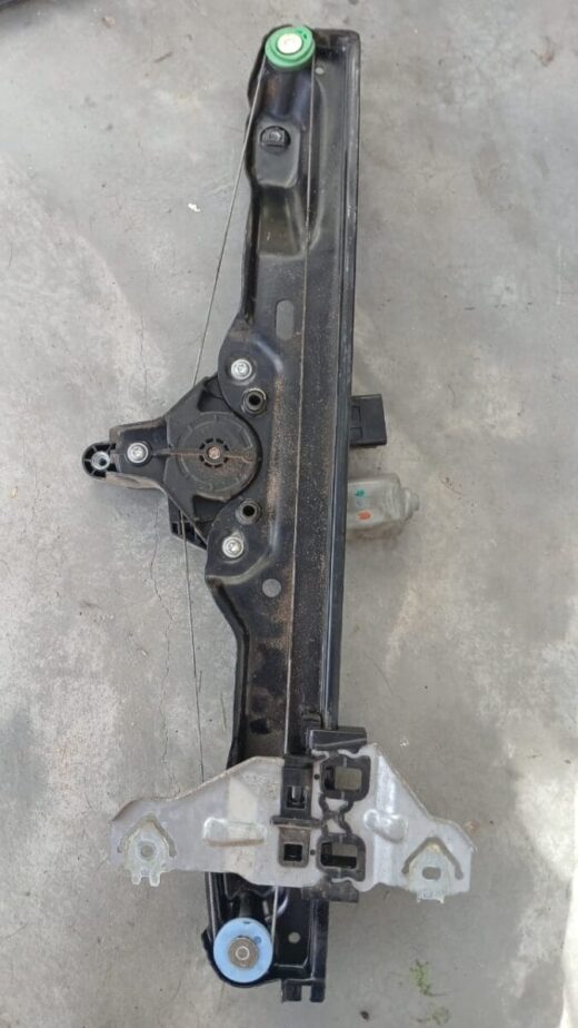 2016 Nissan Qashqai Right Front Window Mechanism – front view