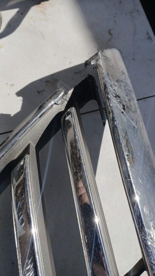 Toyota Hilux Damaged Grill – front view