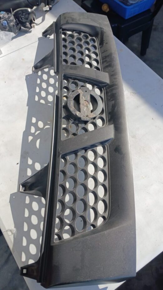 Whatsapp Image 2025-05-22 At 14.05.59 (1) Nissan Hardbody OEM Grill – main product image