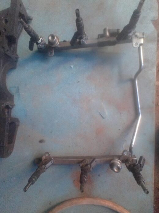 Whatsapp Image 2025-06-03 At 20.21.33 Used Mercedes Benz V6 Injectors with Rail for W204 M274 โ main product image