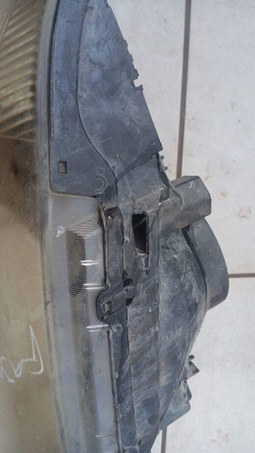 2002 Mitsubishi Pajero Right Headlight – Used As Is Condition – front view