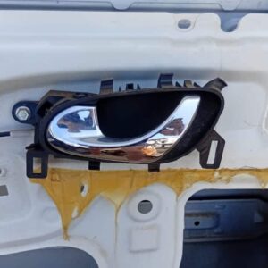 2016 Nissan Qashqai Left Inner Door Handle Used | Brits Brothers™ Auto Parts – main product image