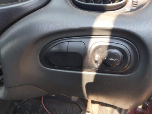 Whatsapp Image 2025-07-22 At 12.11.15 (1) 2000 Renault Clio Mirror Switch Used — OEM Adjustment Control | Brits Brothers™ Marketplace SA – main product imag