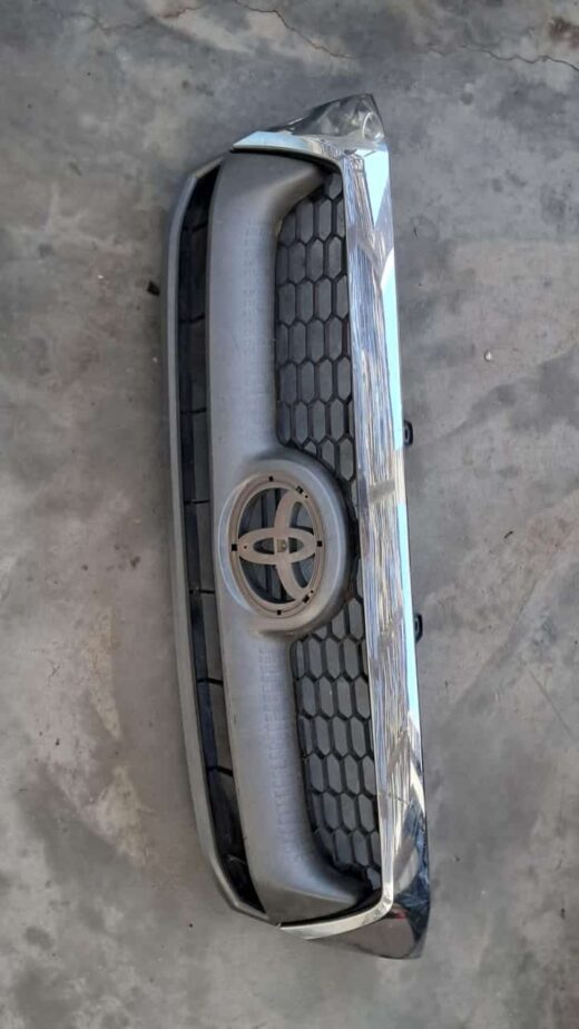 Whatsapp Image 2025-10-03 At 11.41.14 Toyota Hilux D4D Chrome Grill Used – OEM Replacement | Brits Brothers™ – main product image