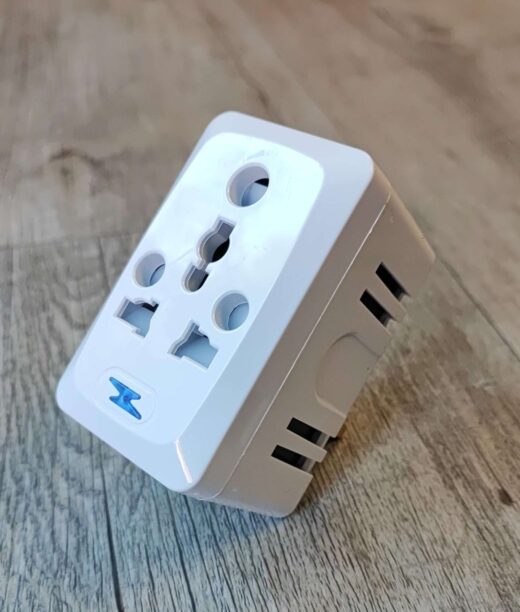 Universal 13Amp 4Way Travel Adaptor - Charge Multiple Devices On The Go 1 Product image – product image