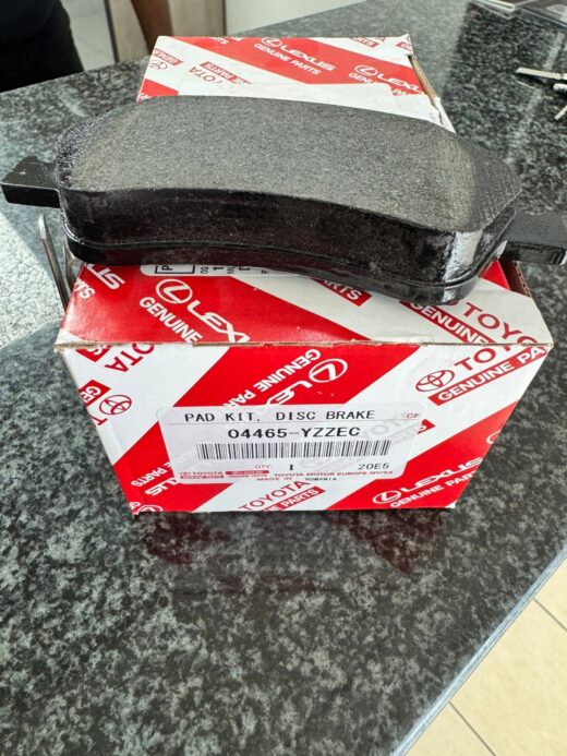Toyota Corolla Front Brake Pads OEM auto part photo 2