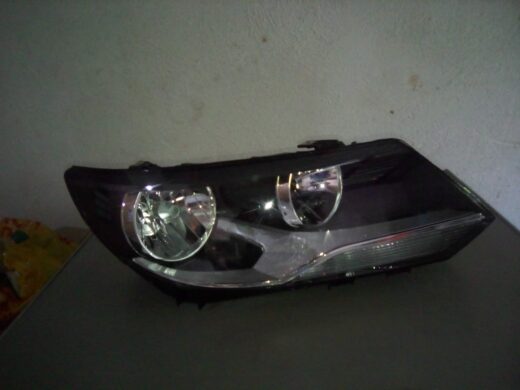 1000067423-1.Jpg 2012 Volkswagen Tiguan Right Headlight auto part product photo