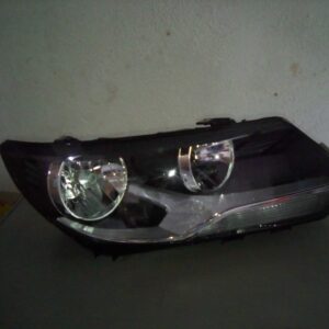 2012 Volkswagen Tiguan Right Headlight auto part product photo