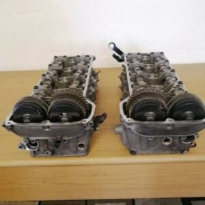 BMW E92 M3 S65B40 CYLINDER HEADS COMPLETE WITH CAMSHAFTS AND VANOS GEARS auto part product photo