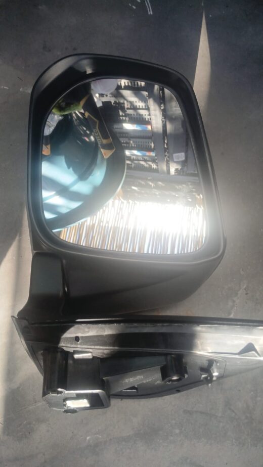 Isuzu D-Maz LHS Left Door Mirror & Indicator auto part photo 2
