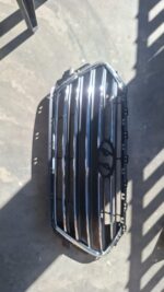 2019 Hyundai Elantra Chrome Grill One bracket off auto part product photo