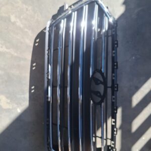 2019 Hyundai Elantra Chrome Grill One bracket off auto part product photo
