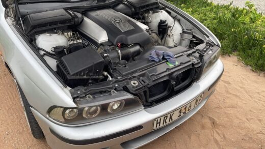 BMW E39 540i Breaking For Parts auto part photo 2