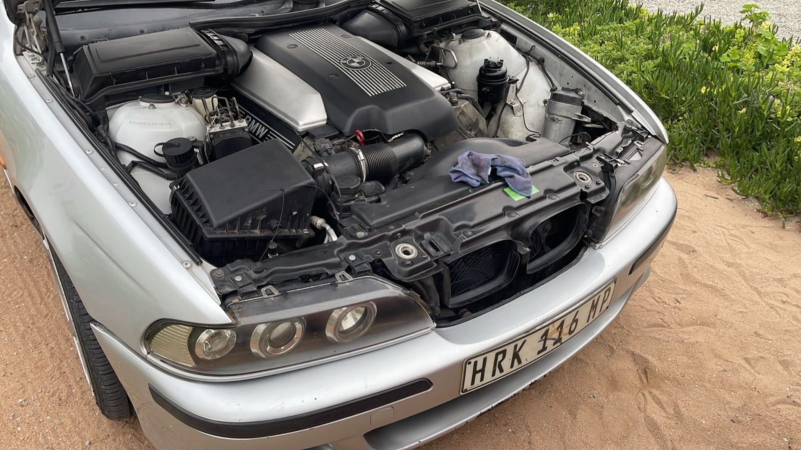 BMW E39 540i Breaking For Parts image 2