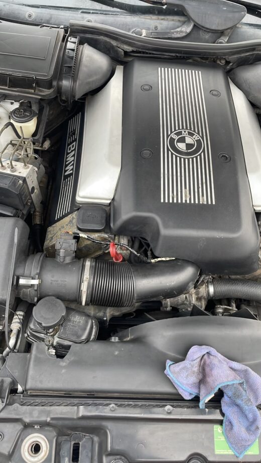BMW E39 540i Breaking For Parts auto part photo 3