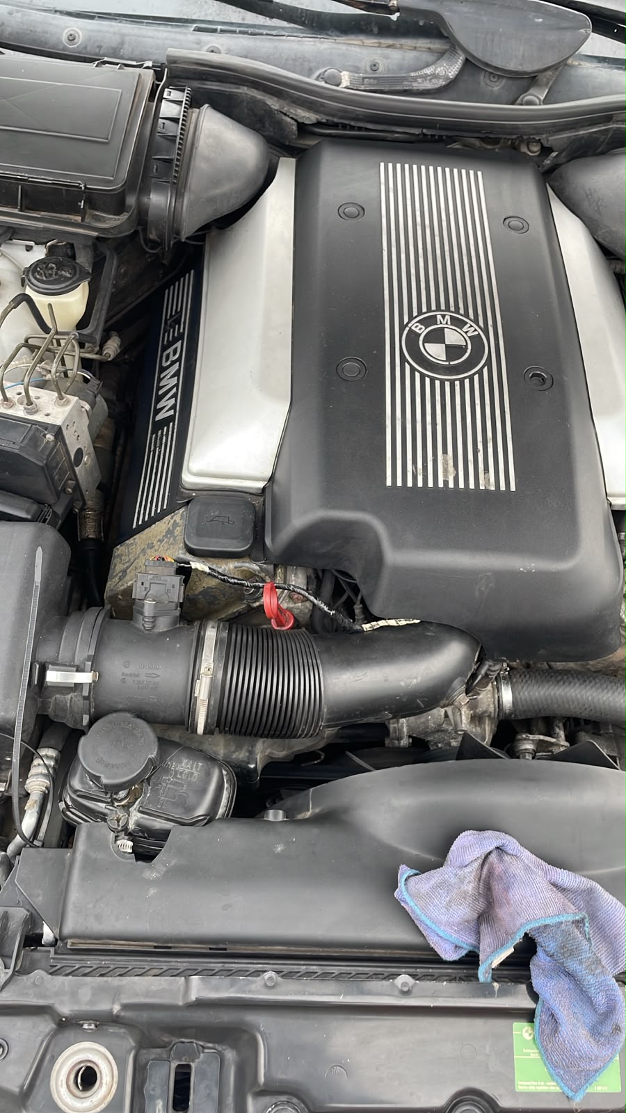 BMW E39 540i Breaking For Parts image 3