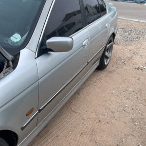 BMW E39 540i Breaking For Parts auto part photo 4