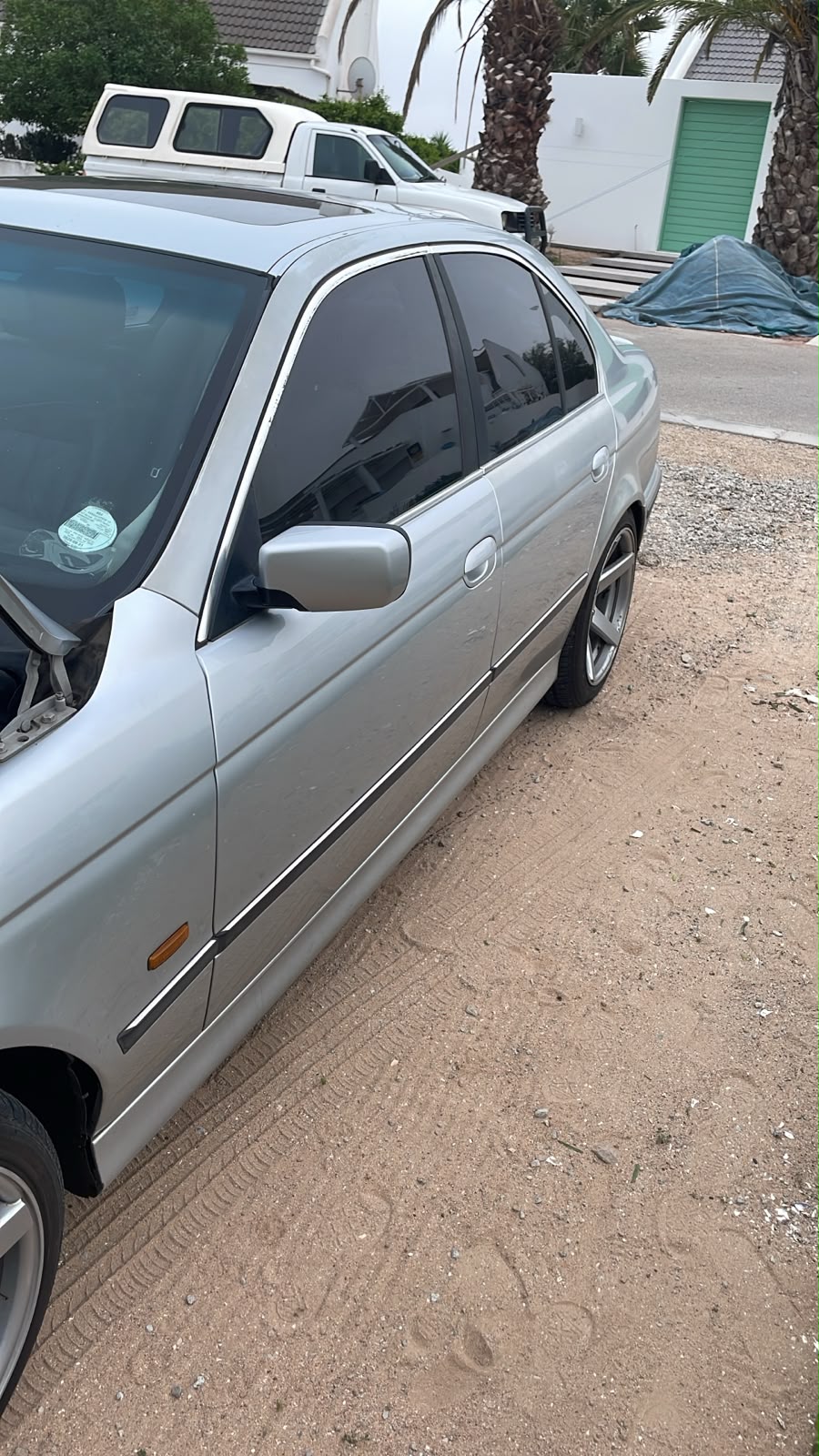 BMW E39 540i Breaking For Parts image 4
